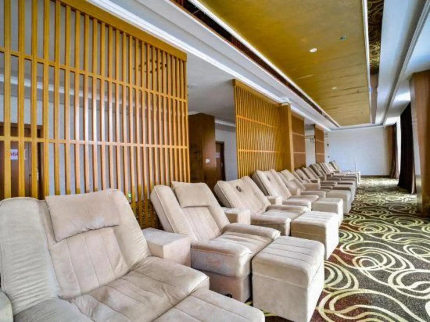 Golden Apple Hot Spring Hotel