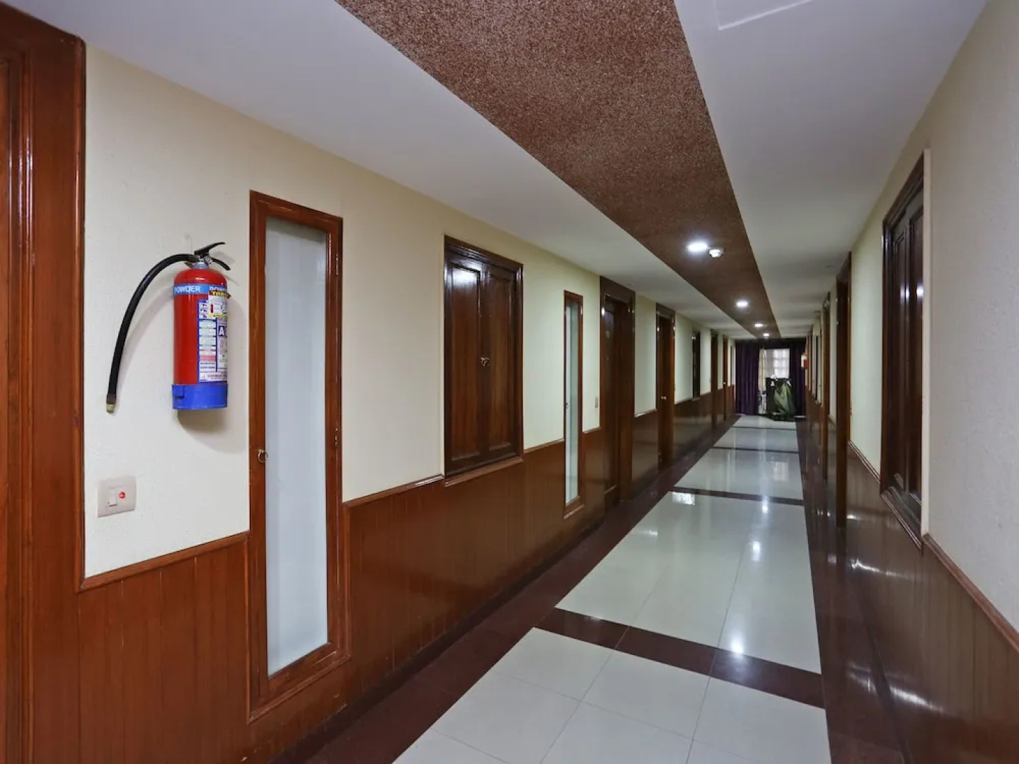 OYO 16125 Eiffel Grand Hotel