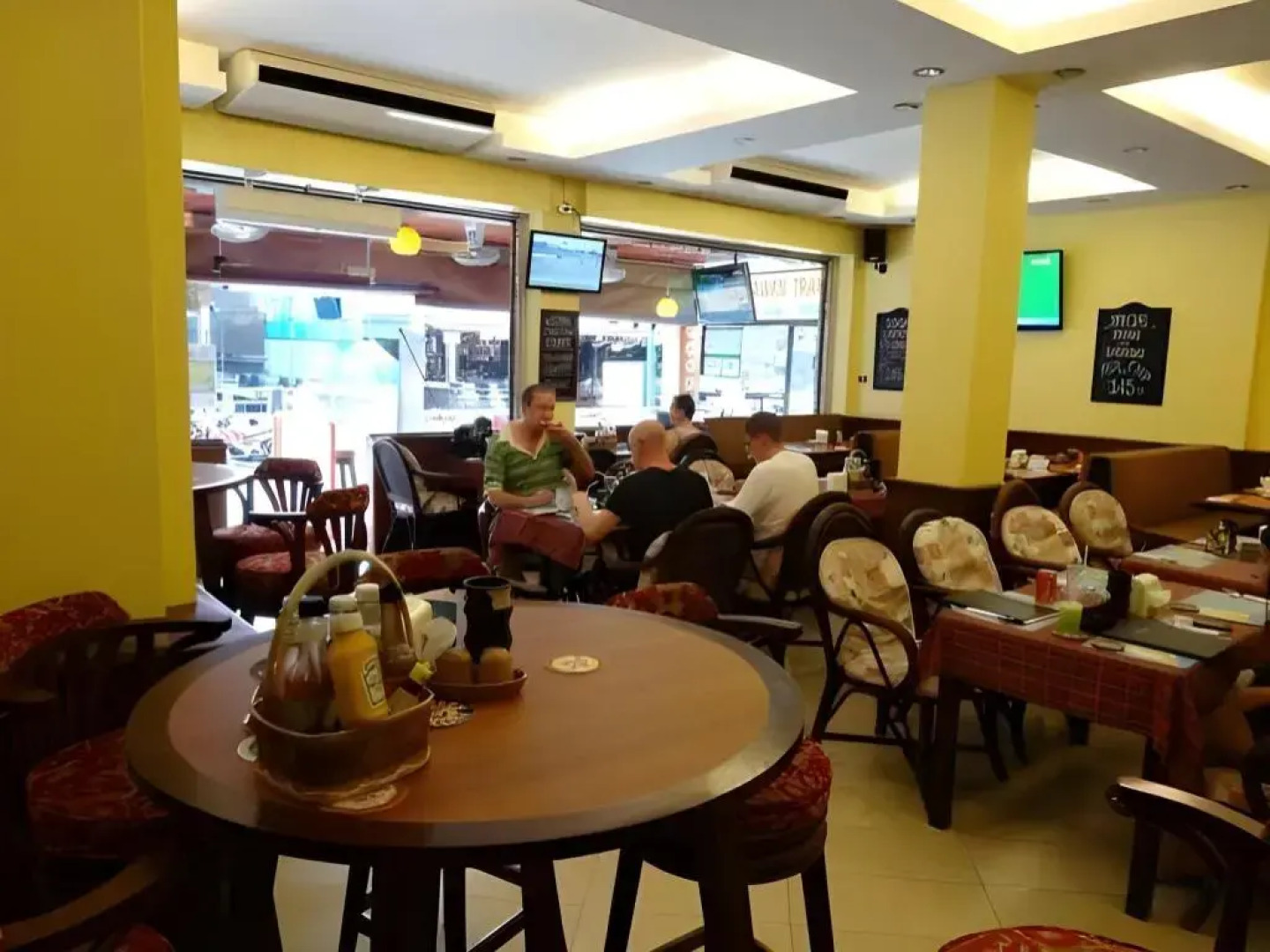 Robin’s Nest Guesthouse & Restaurant