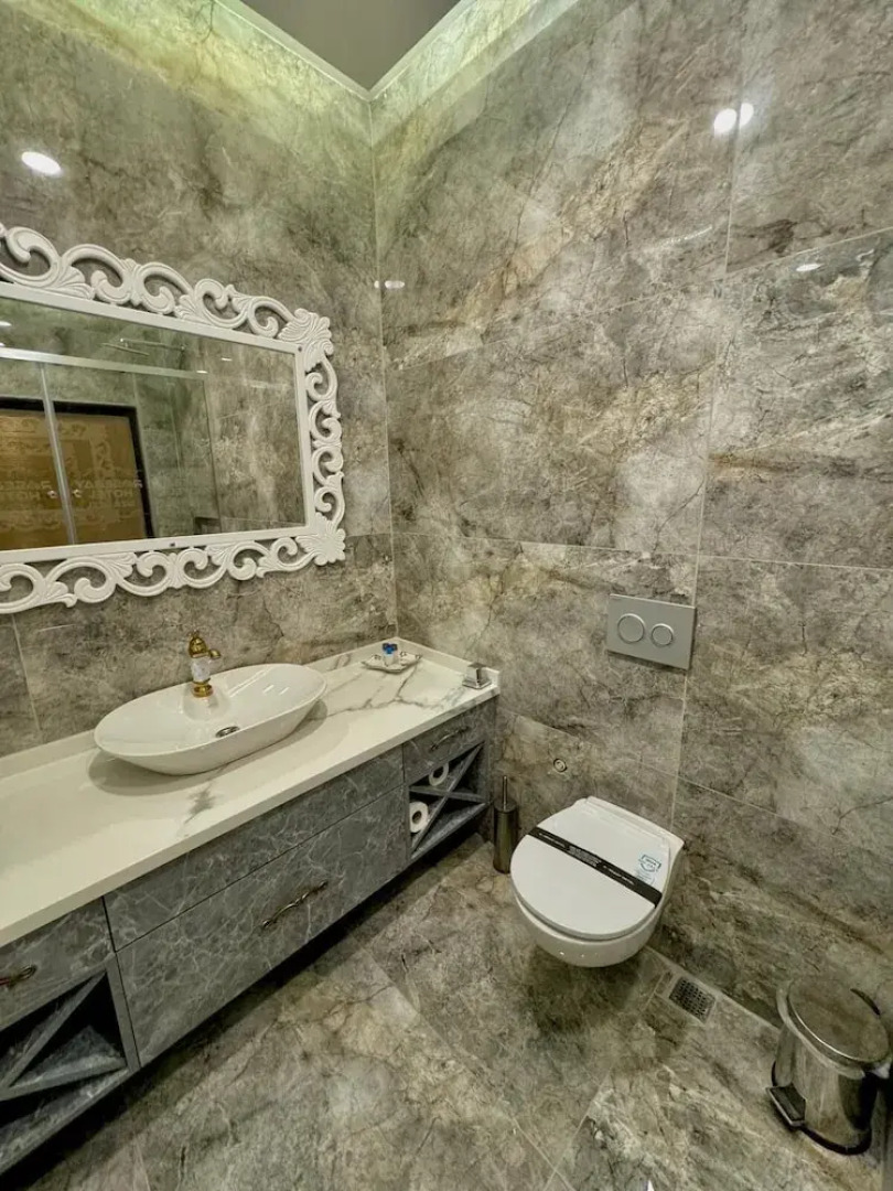 Golden Rose Deluxe Hotel