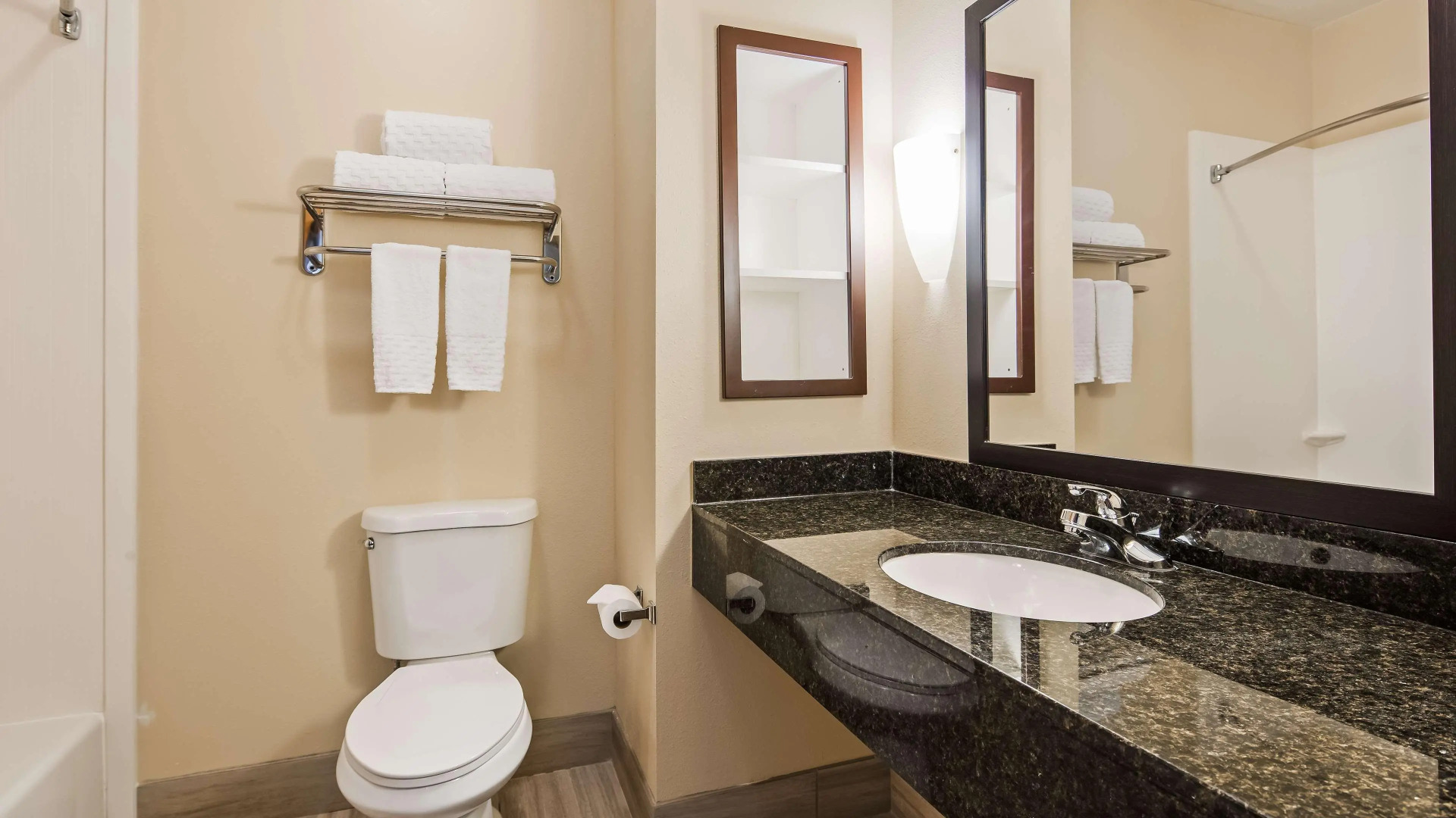 Best Western Plus Sparta Trail Lodge