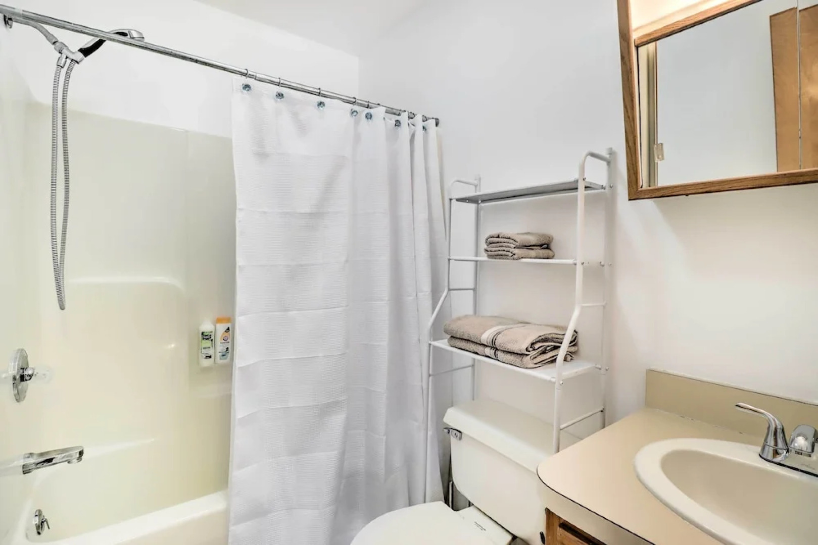 Beautiful Effort Escape w/ Private Hot Tub!