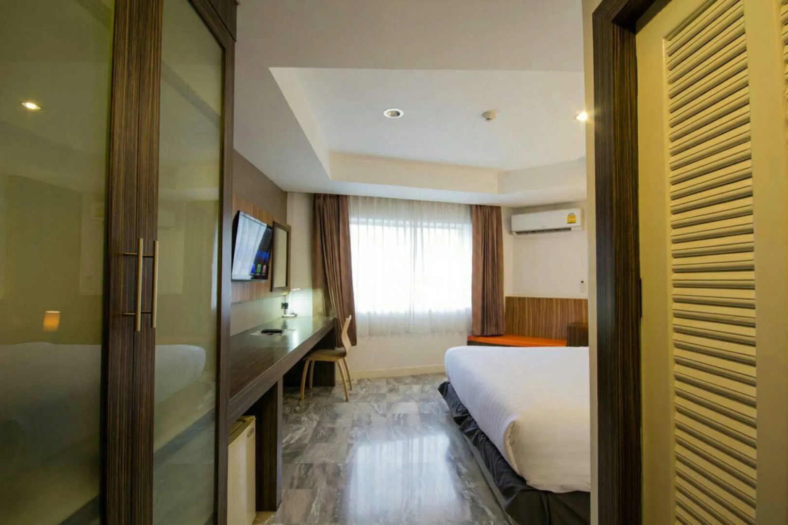 Dragon River Avenue Hotel