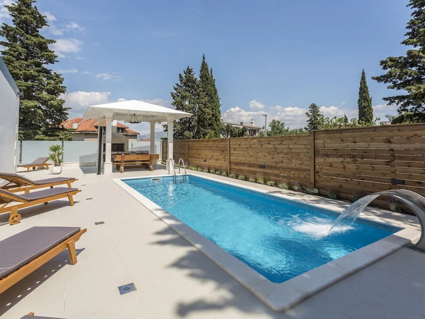 Fabuluous Villa with Private Pool, Garden, Hot Tub