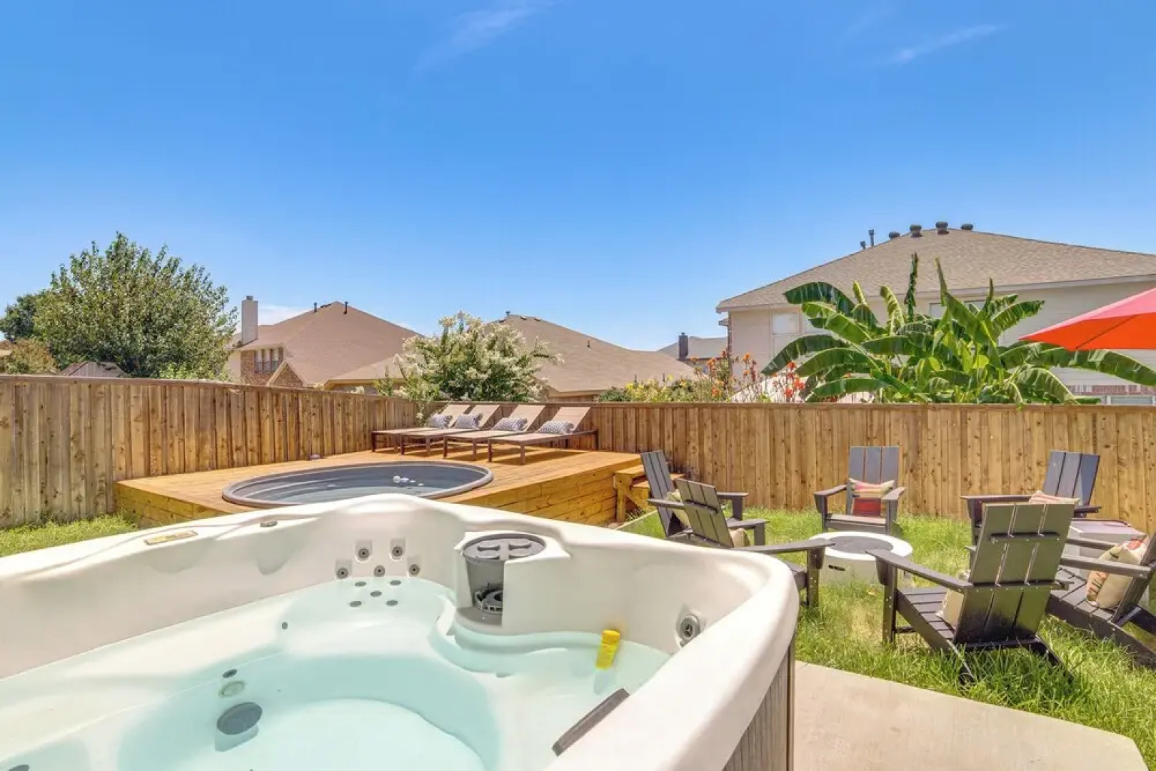 Game Room, Hot Tub & Pool! Grand Prairie Getaway