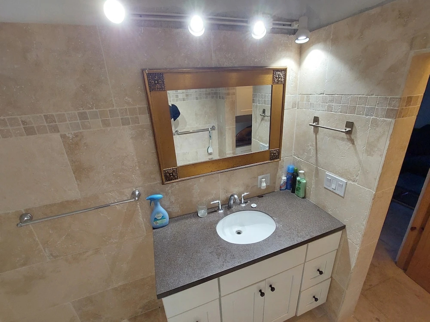 1-bed House Sleeps 2 With Parking