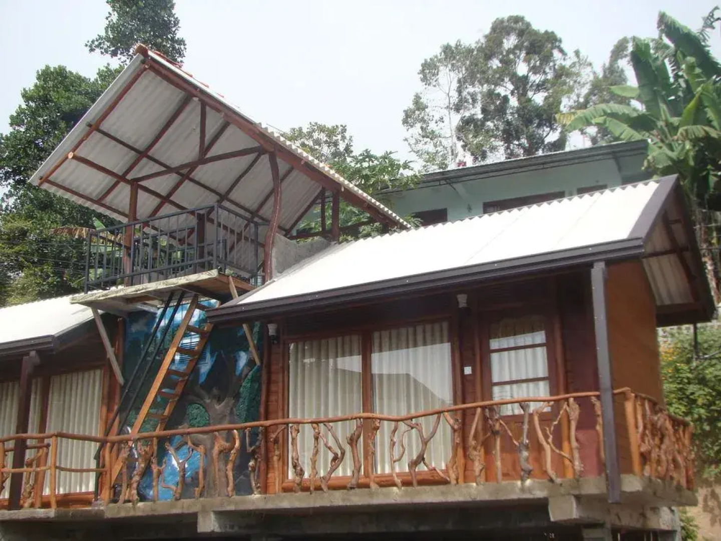 Yoho Okan Rock Wooden Cabana