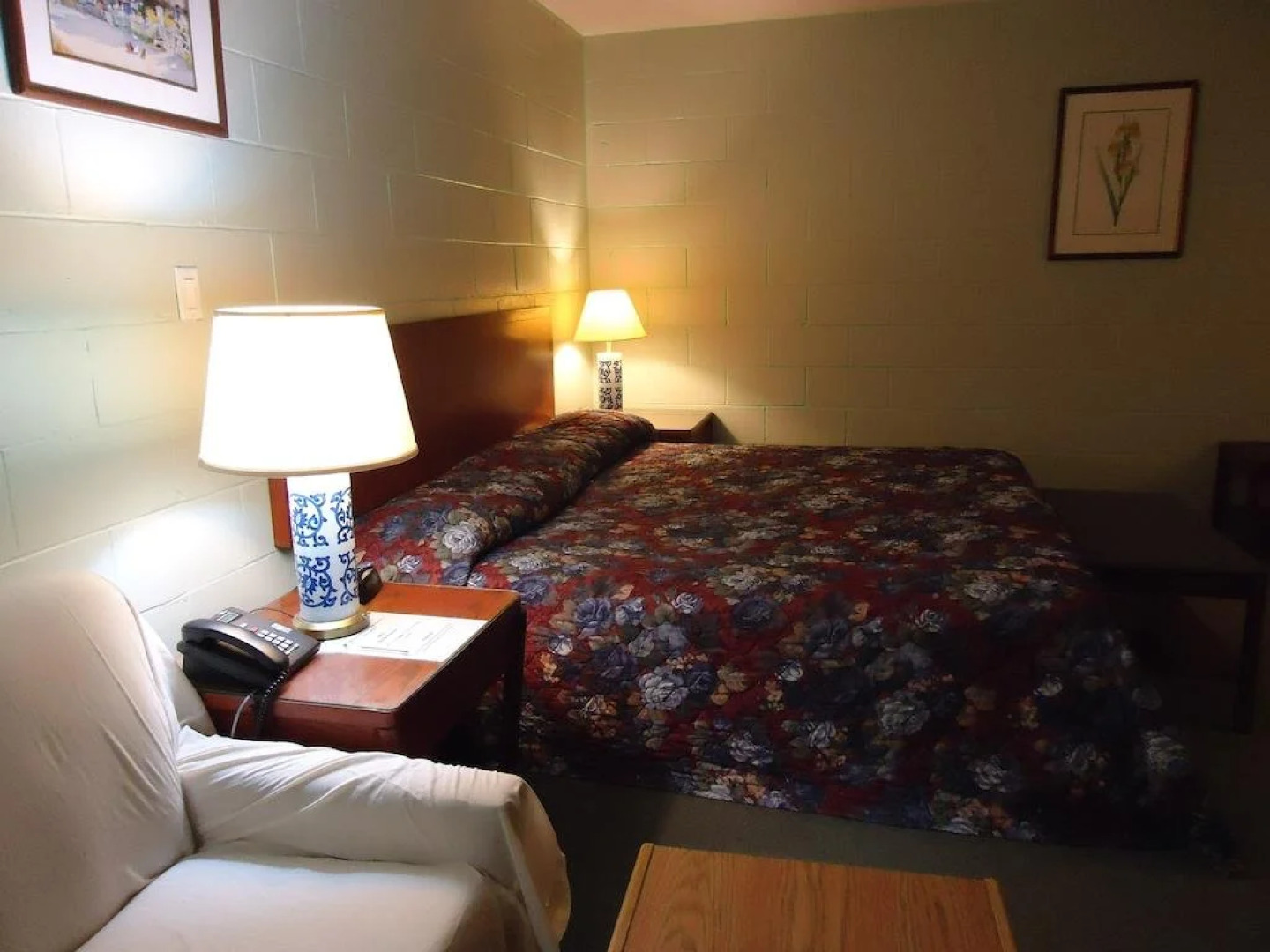 Sturgeon River Inn & Restaurant