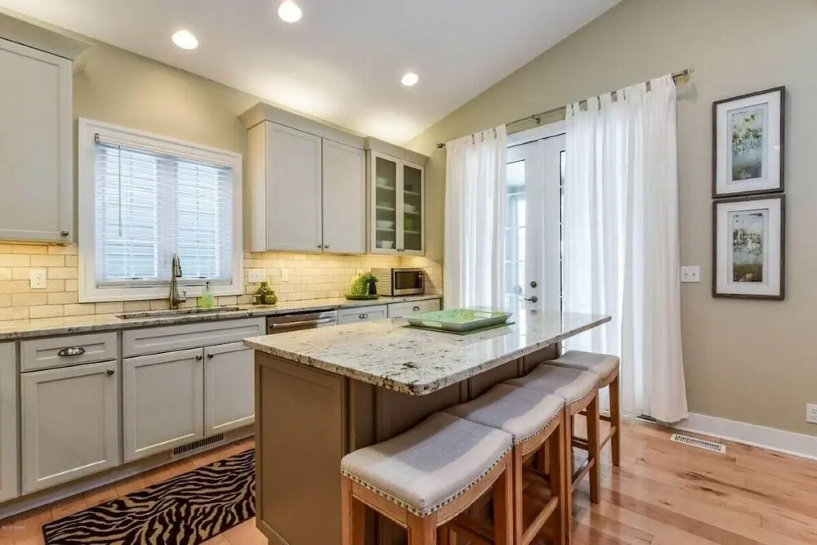 Third Coast Hideaway - Saugatuck - Douglas Downtown Area - Spacious & Spotless