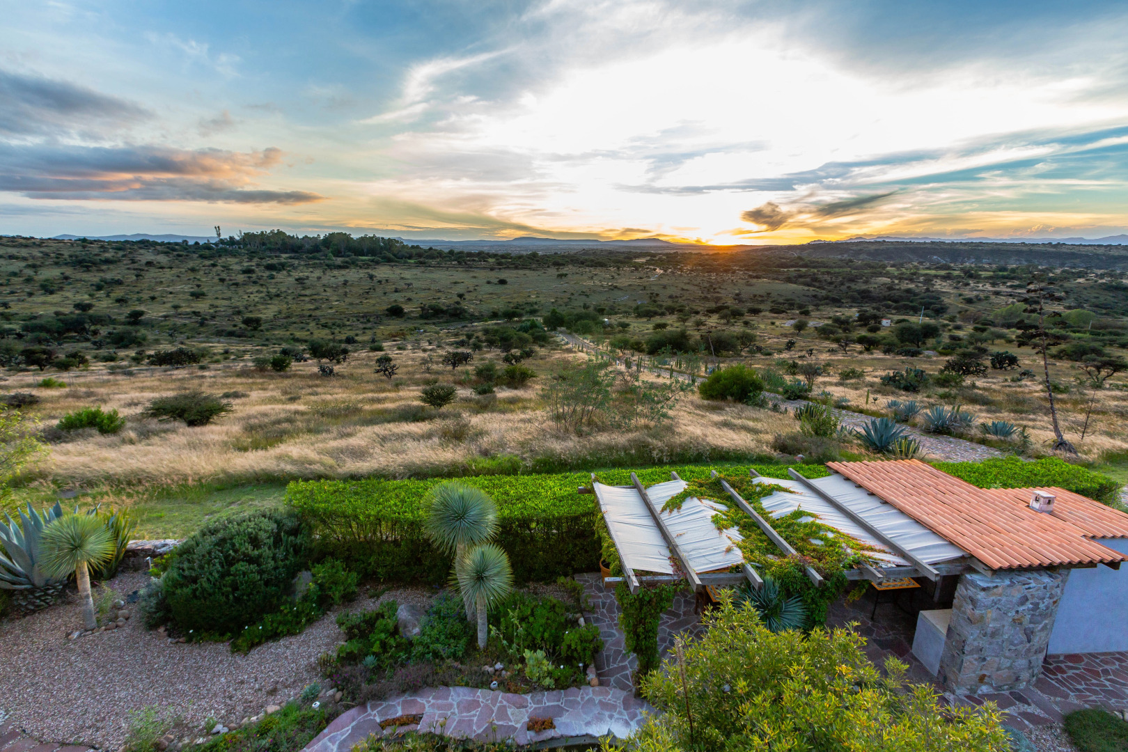 Grand Las Nubes by Inmense