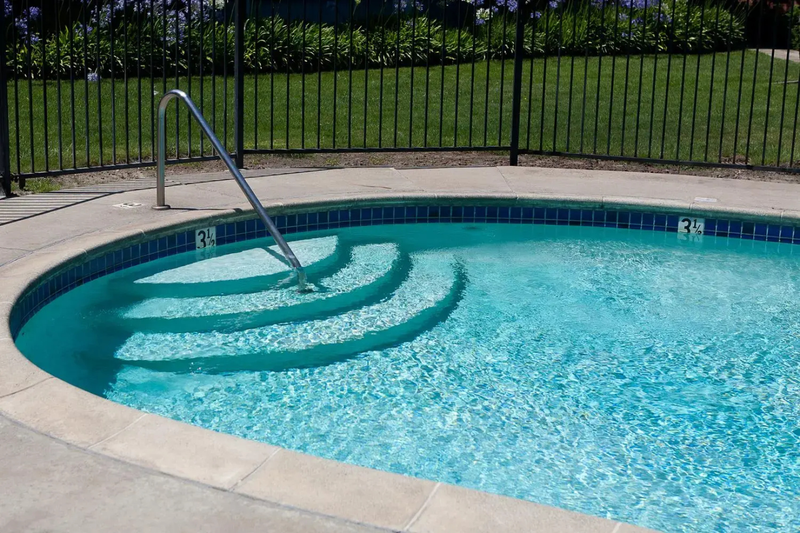 Coral Reef Inn & Suites