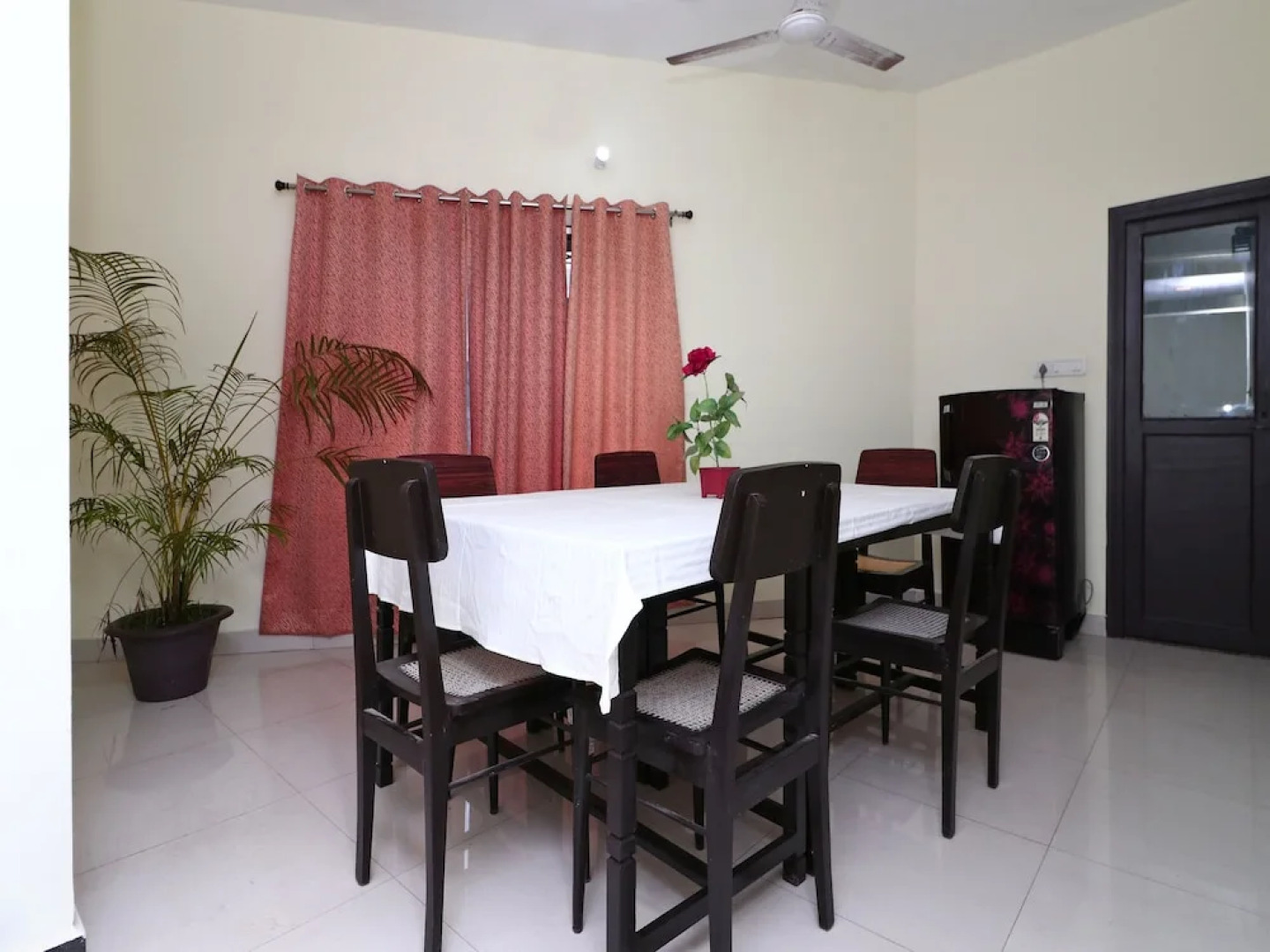 OYO 14811 Hotel Royal Monarch