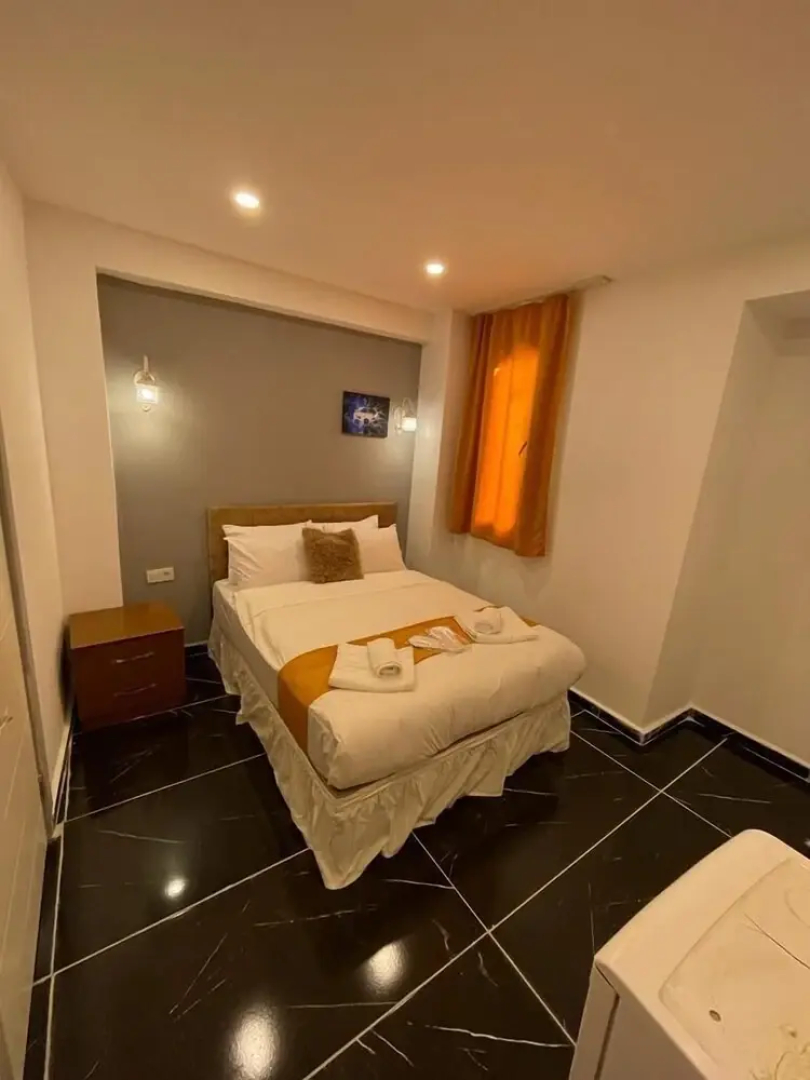 Happy Dreams Apart Hotel