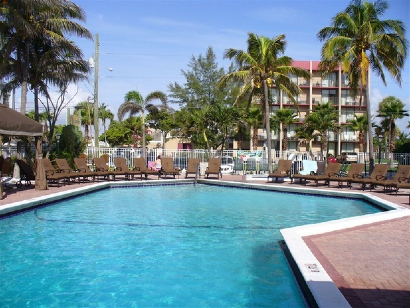 Lauderdale Beachside Hotel