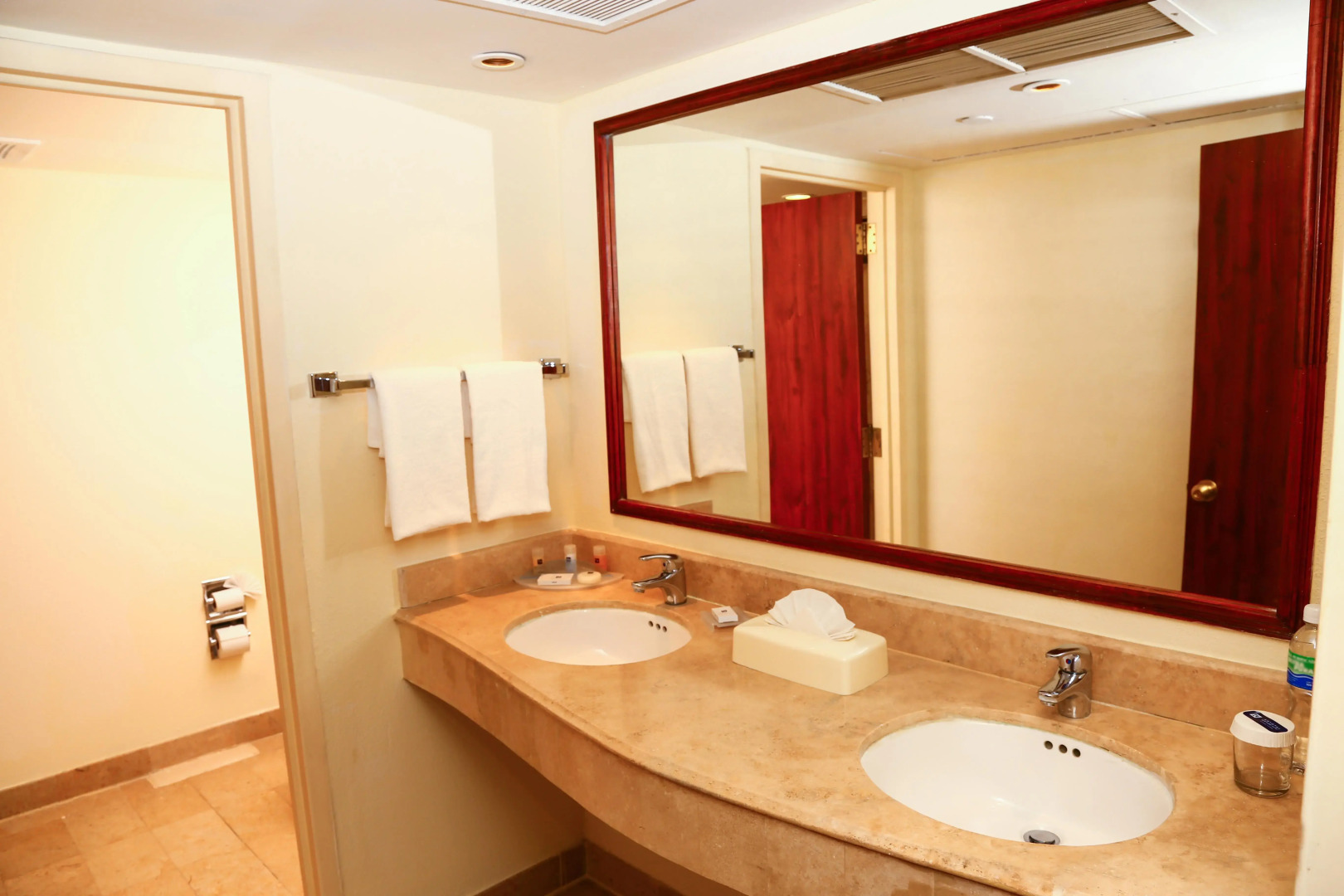 Krystal Urban Ciudad Juárez by US Consulate