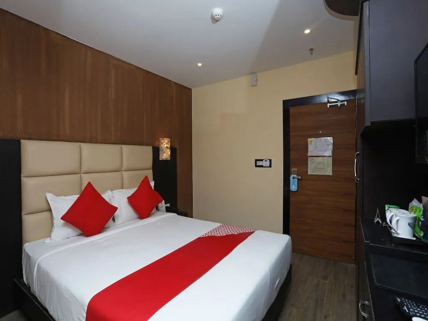 OYO 25124 The Dolphin Palace