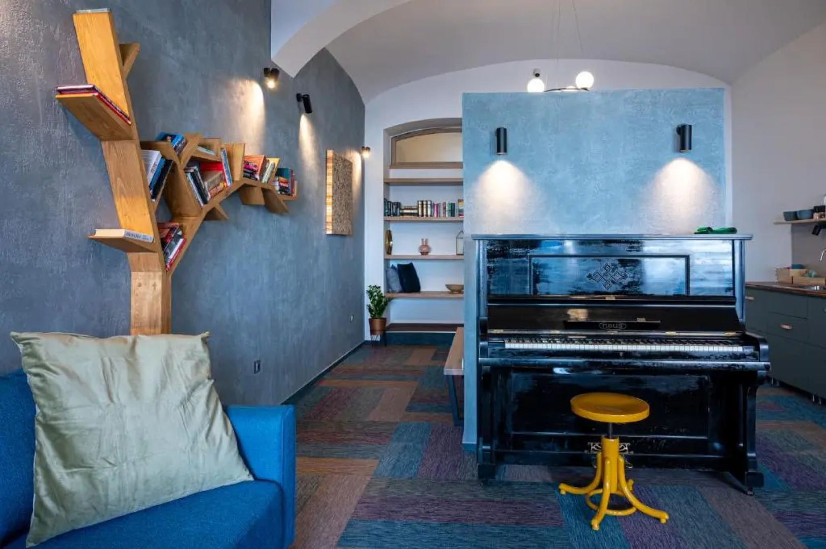 ART Hostel & Apartments