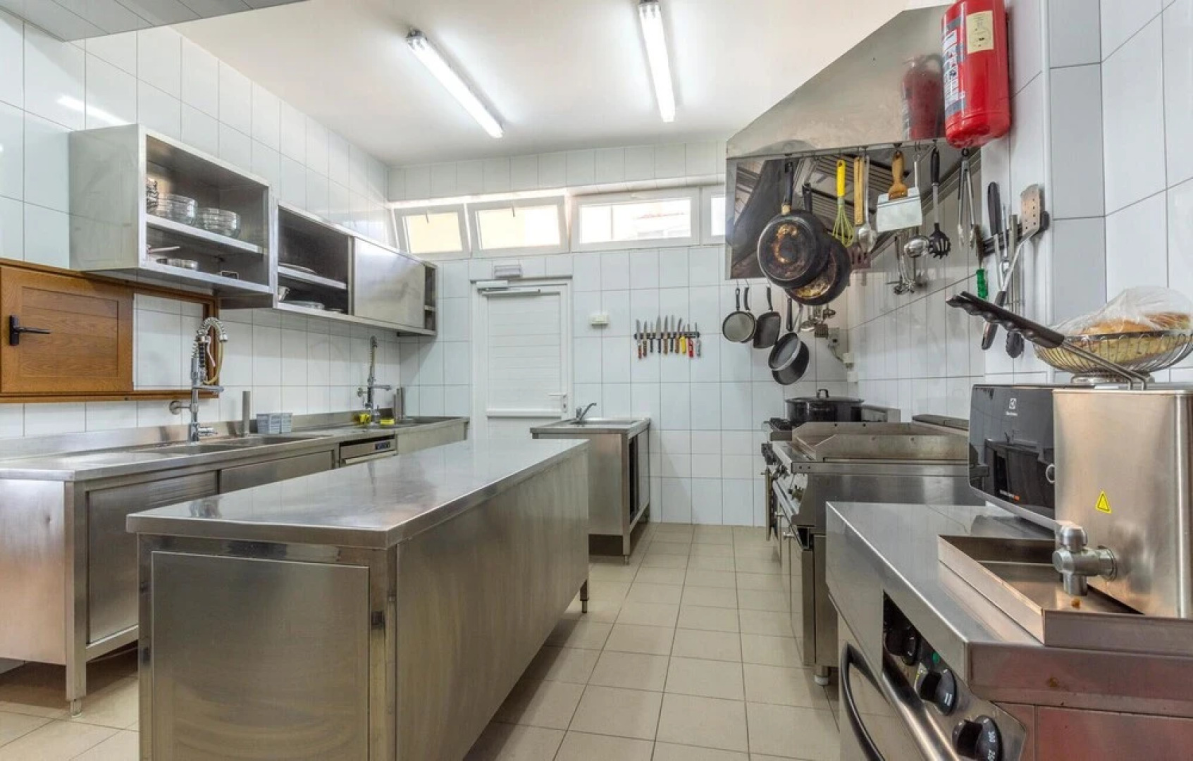 Amazing Home in Mravince With Sauna, Wifi and 9 Bedrooms