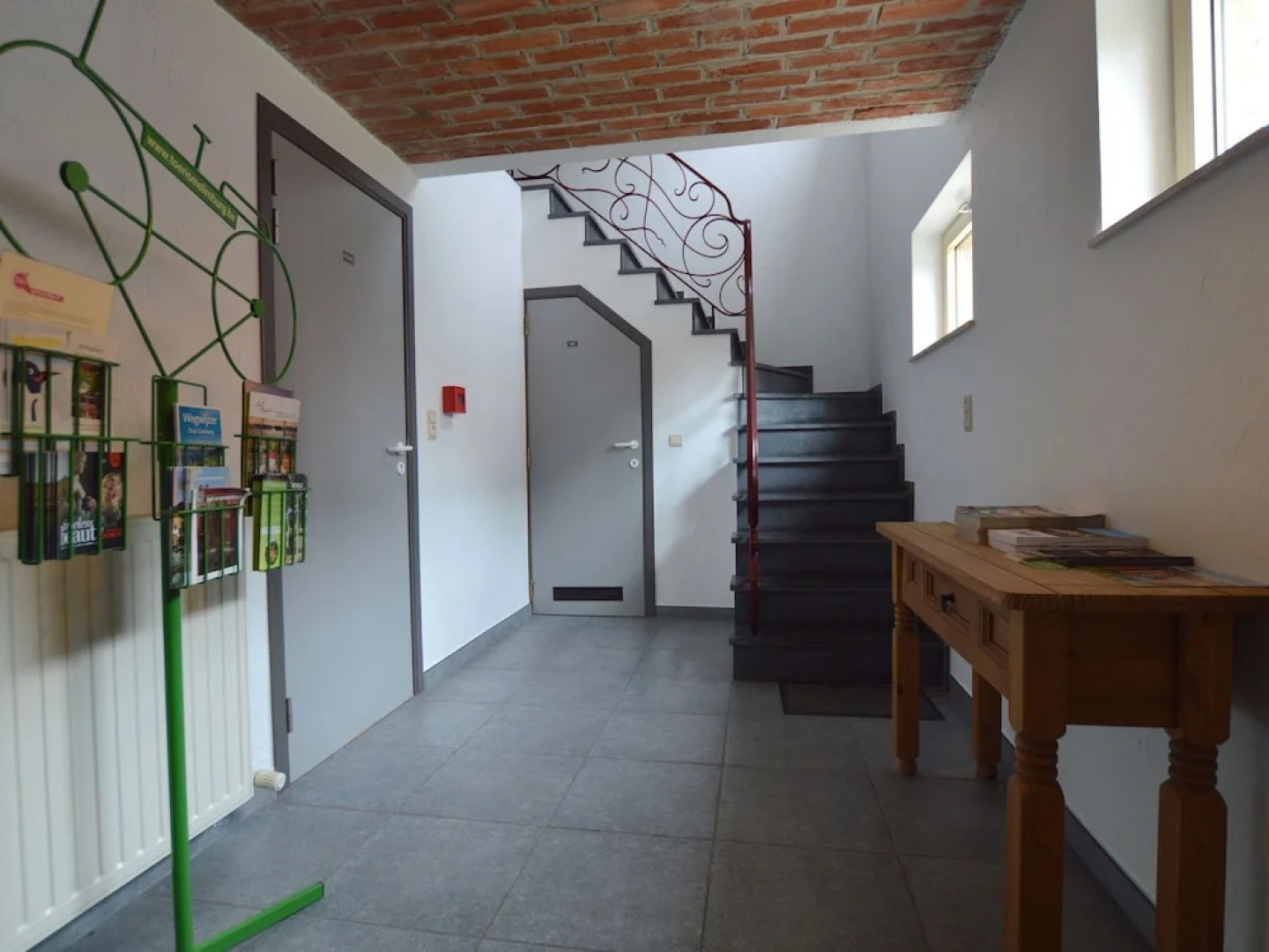 Holiday House with Jacuzzi, Spacious Garden, Beautiful Views And a Playground