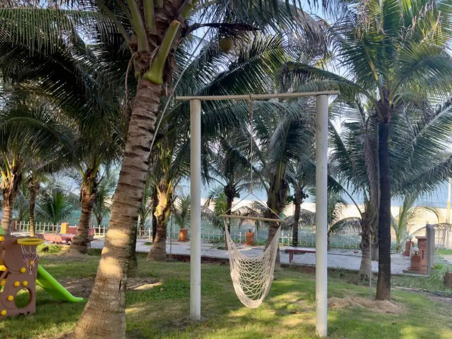 Canh Buom Xanh Resort