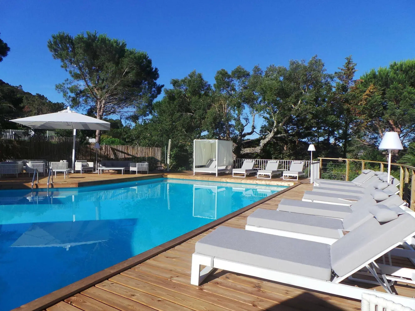 Isulella Hotel & restaurant