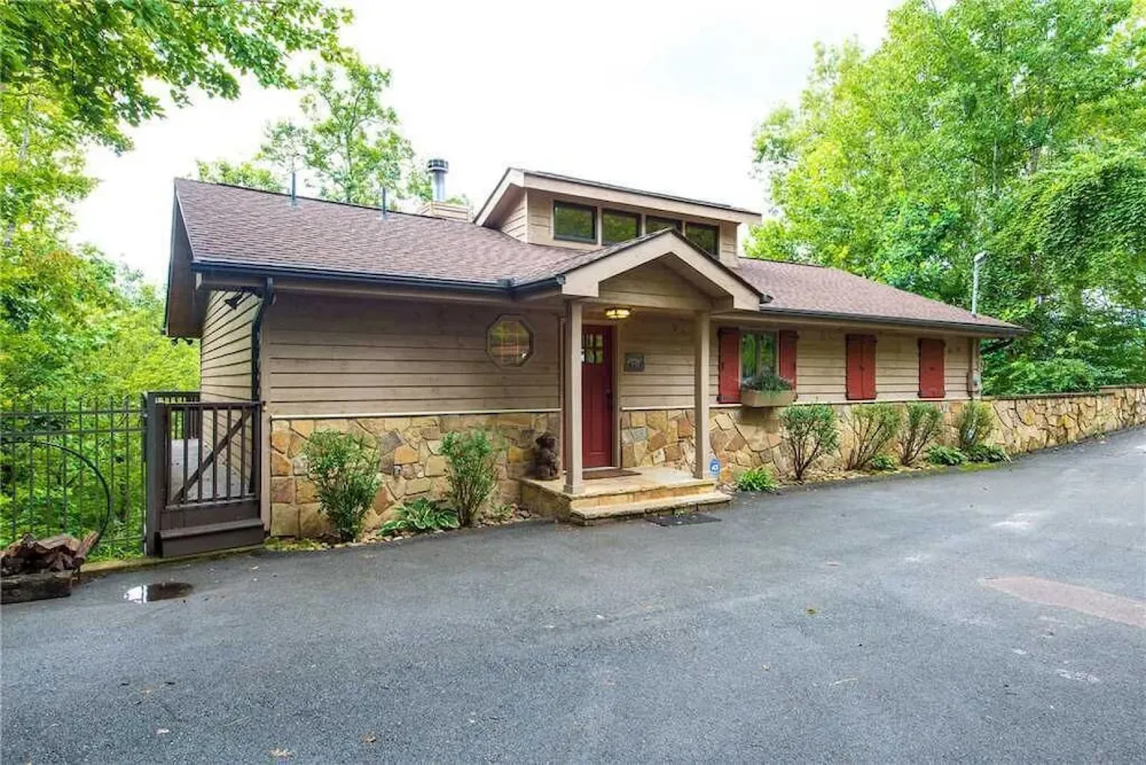 Stand In Awe 4 Bedroom Home with Hot Tub