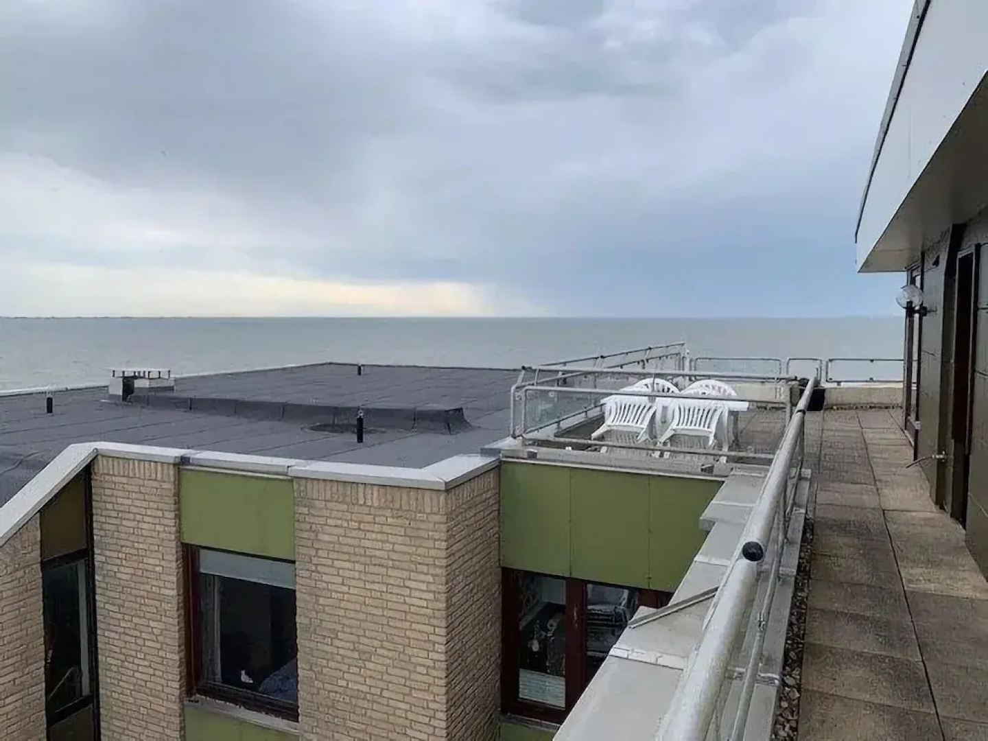 Penthouse by North Sea With Pool and Sauna