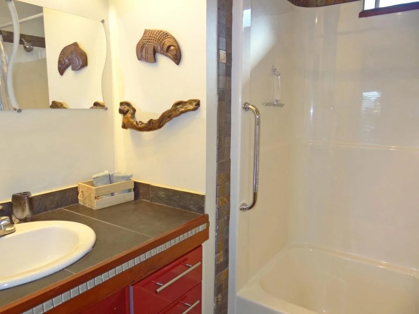 The Gallery House At Port Renfrew