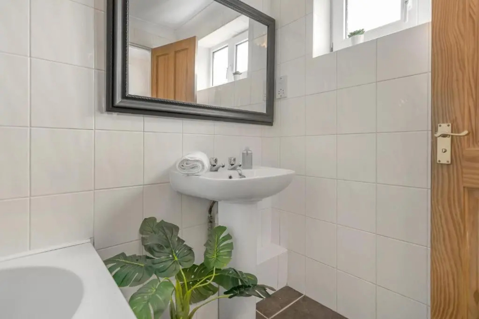 Reepham Rest - 2 Bedroom, Free Parking, 390 Mbps Wifi, Netflix, Fully Equipped kitchen - Ginger & Gold ltd