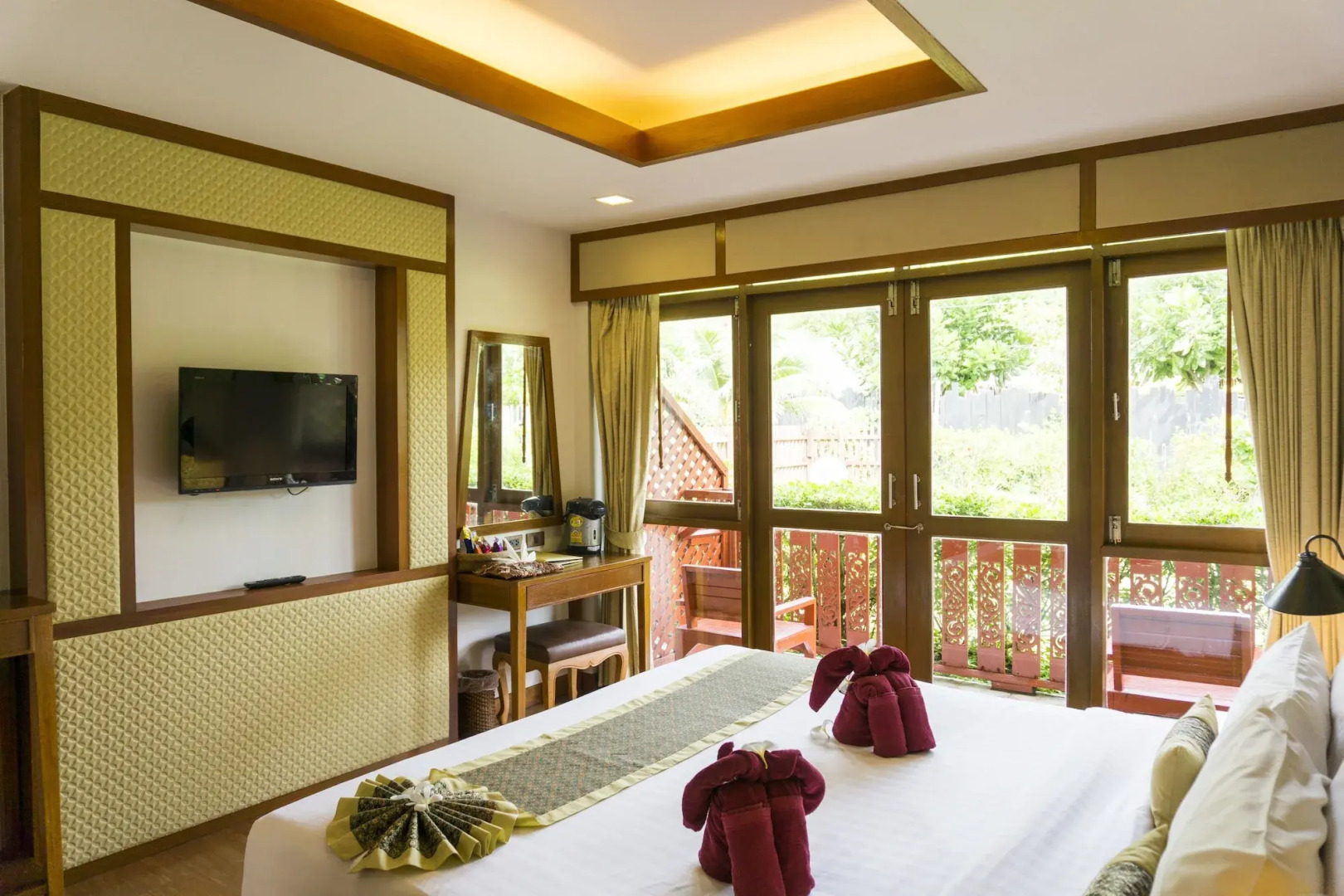 P. P. Erawan Palms Resort