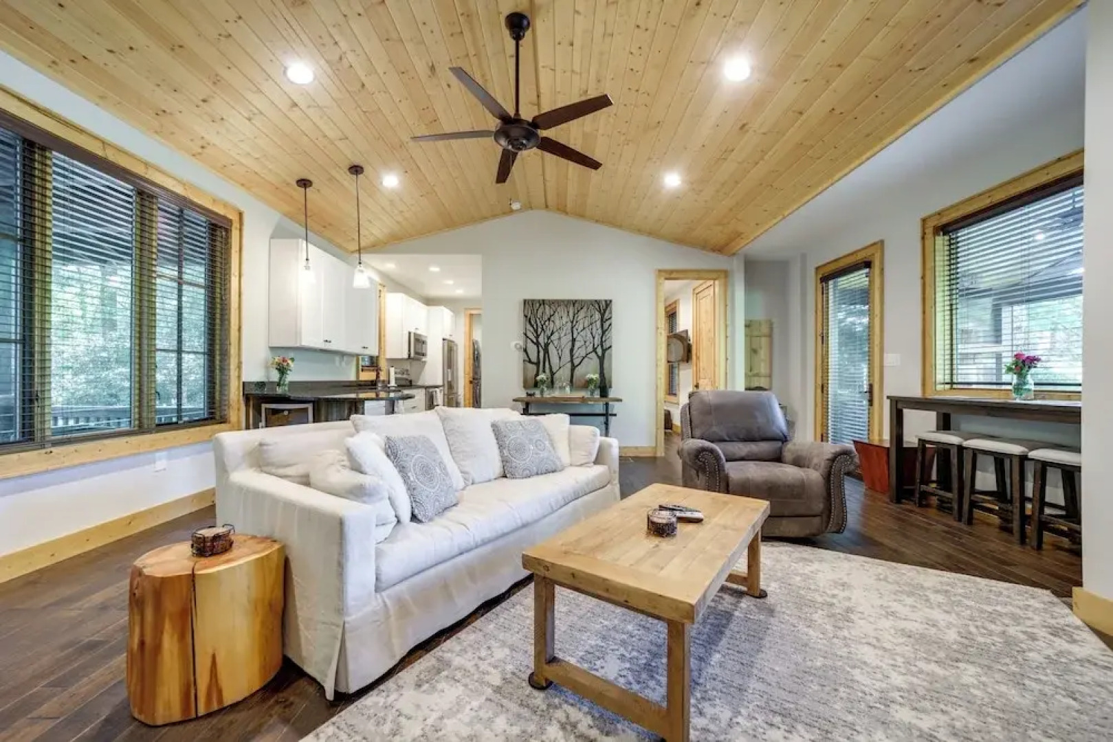 Grill + Water Views: Chinquapin Resort Home