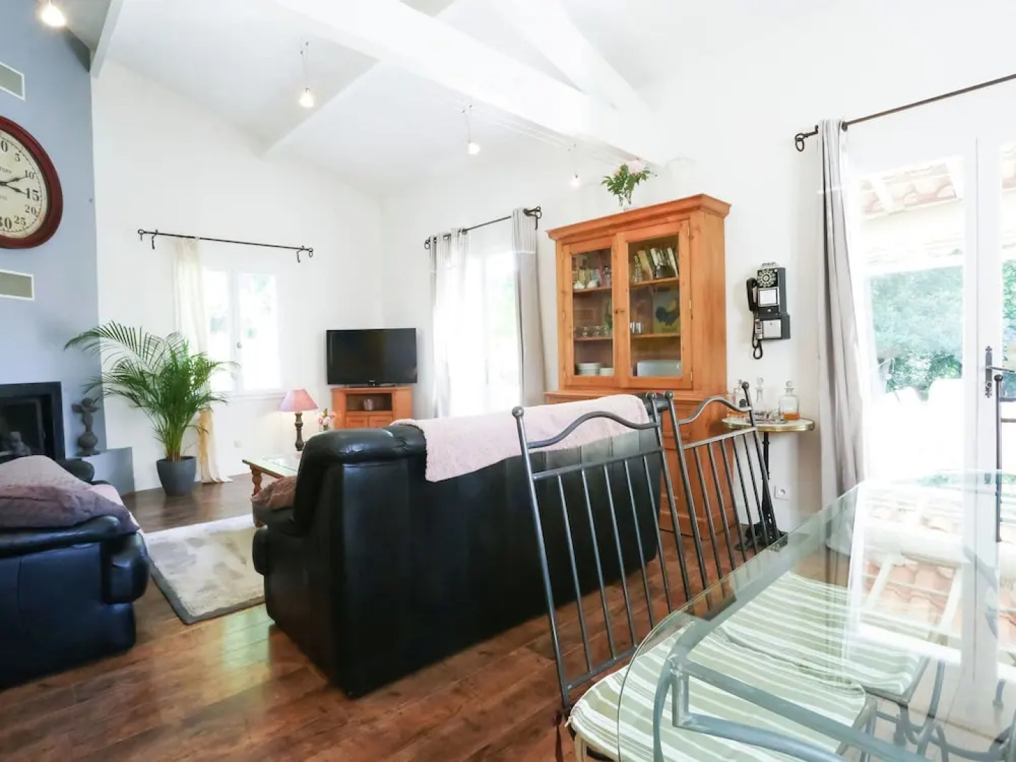 Lovely Villa in Buisson With Private Swimming Pool