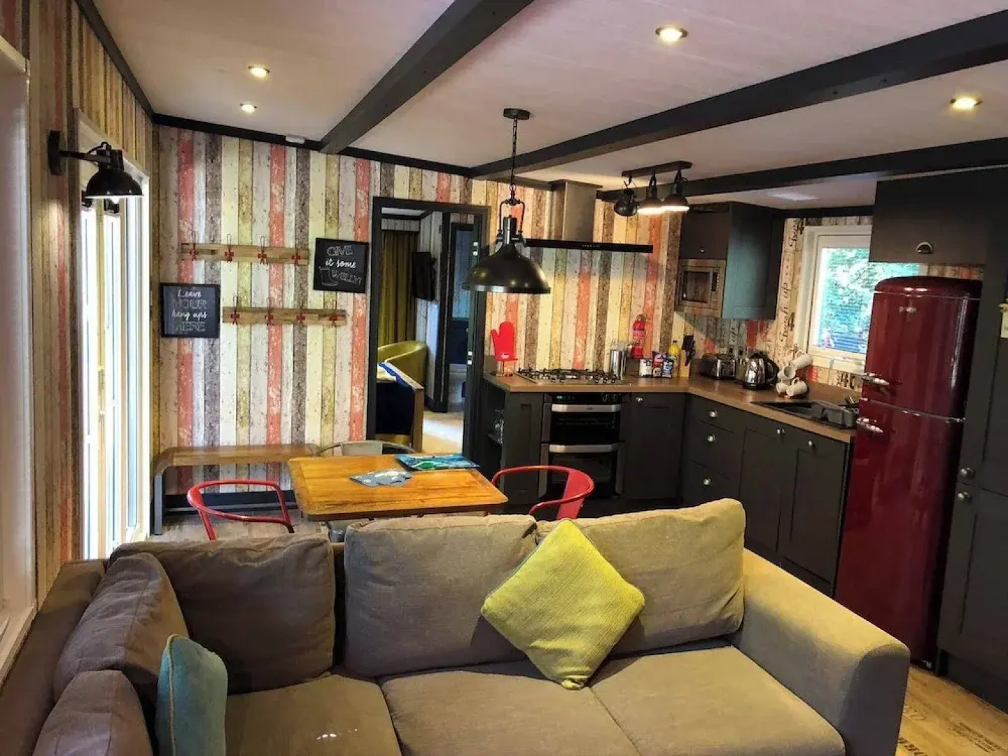 Pet Friendly Lodge - Sleeps 6