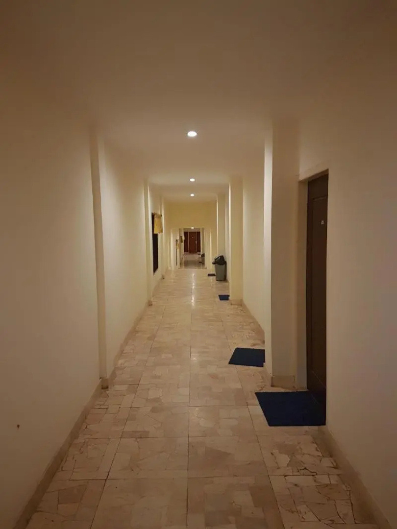 77 Sunset Plaza