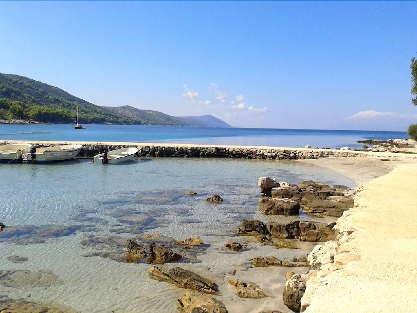 Apartments Tomi Sućuraj