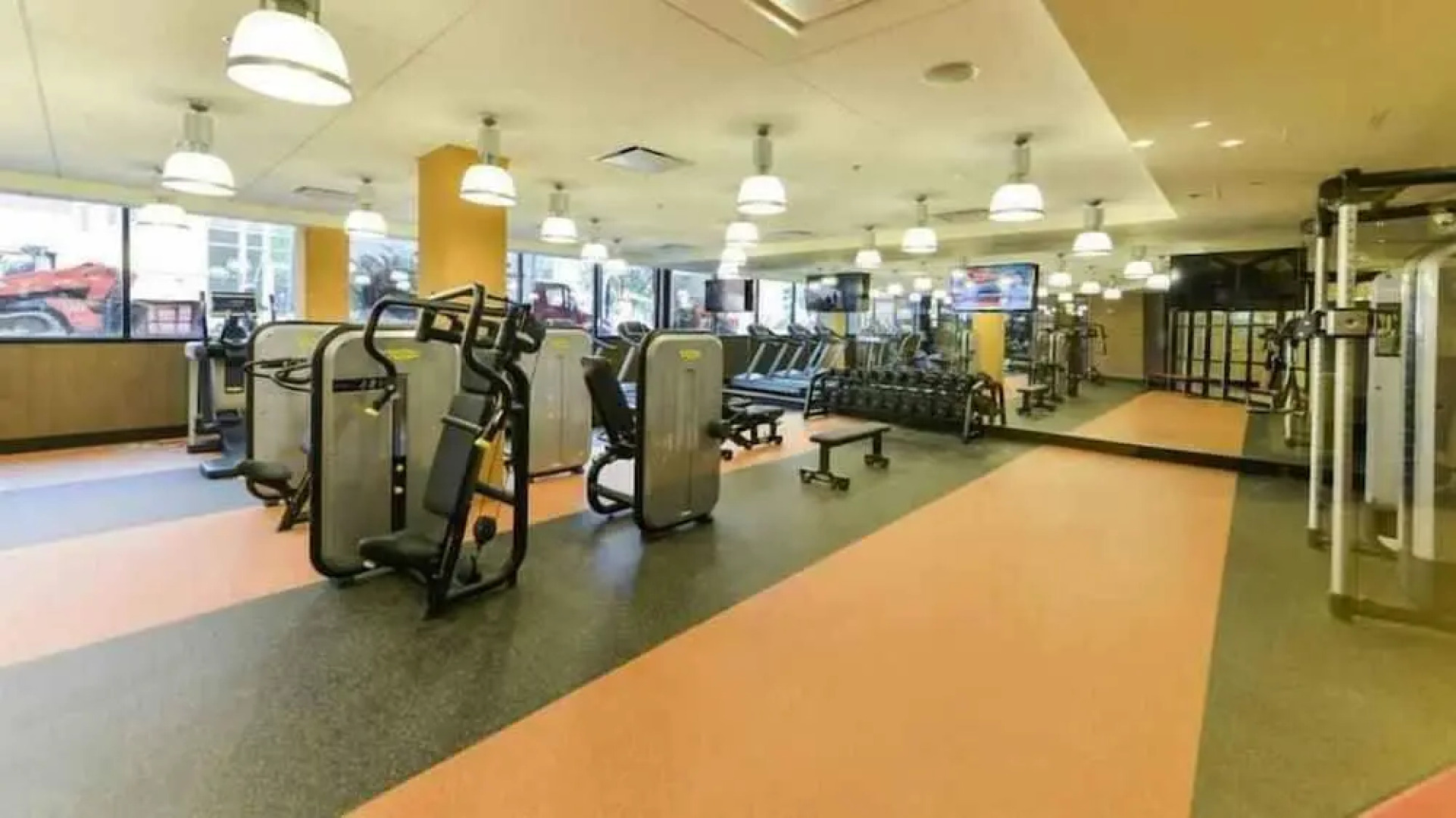 1919 Clarendon by Executive Apartments