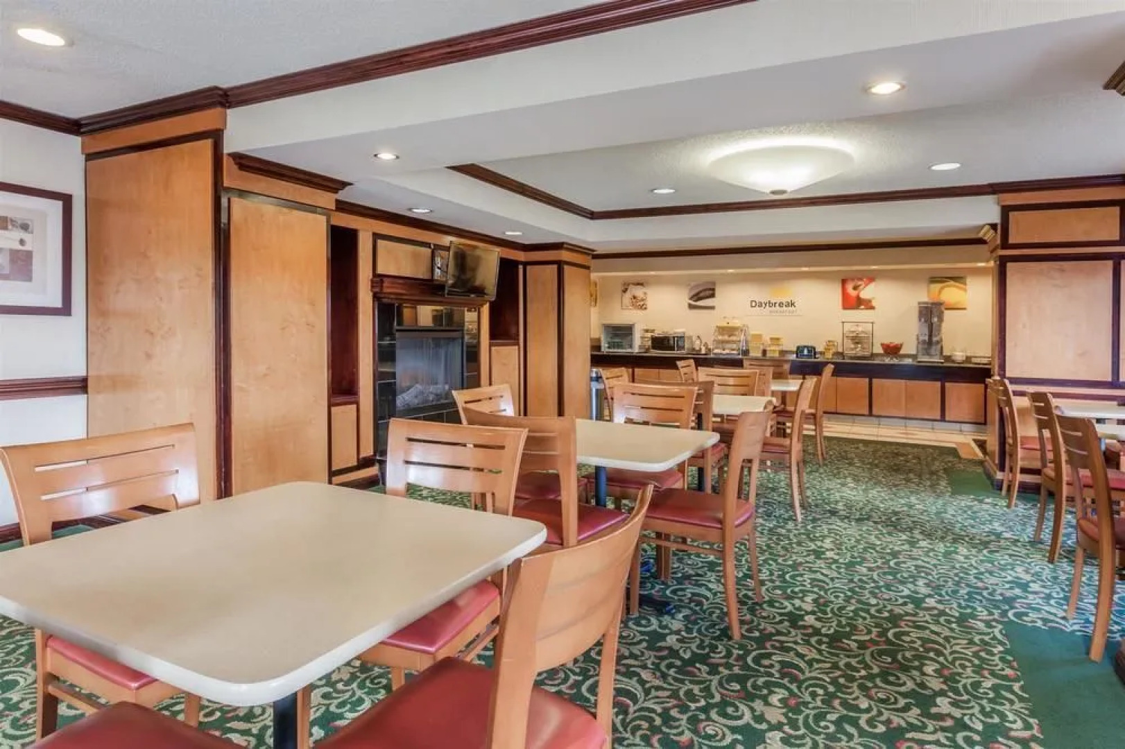 Days Inn & Suites Warren