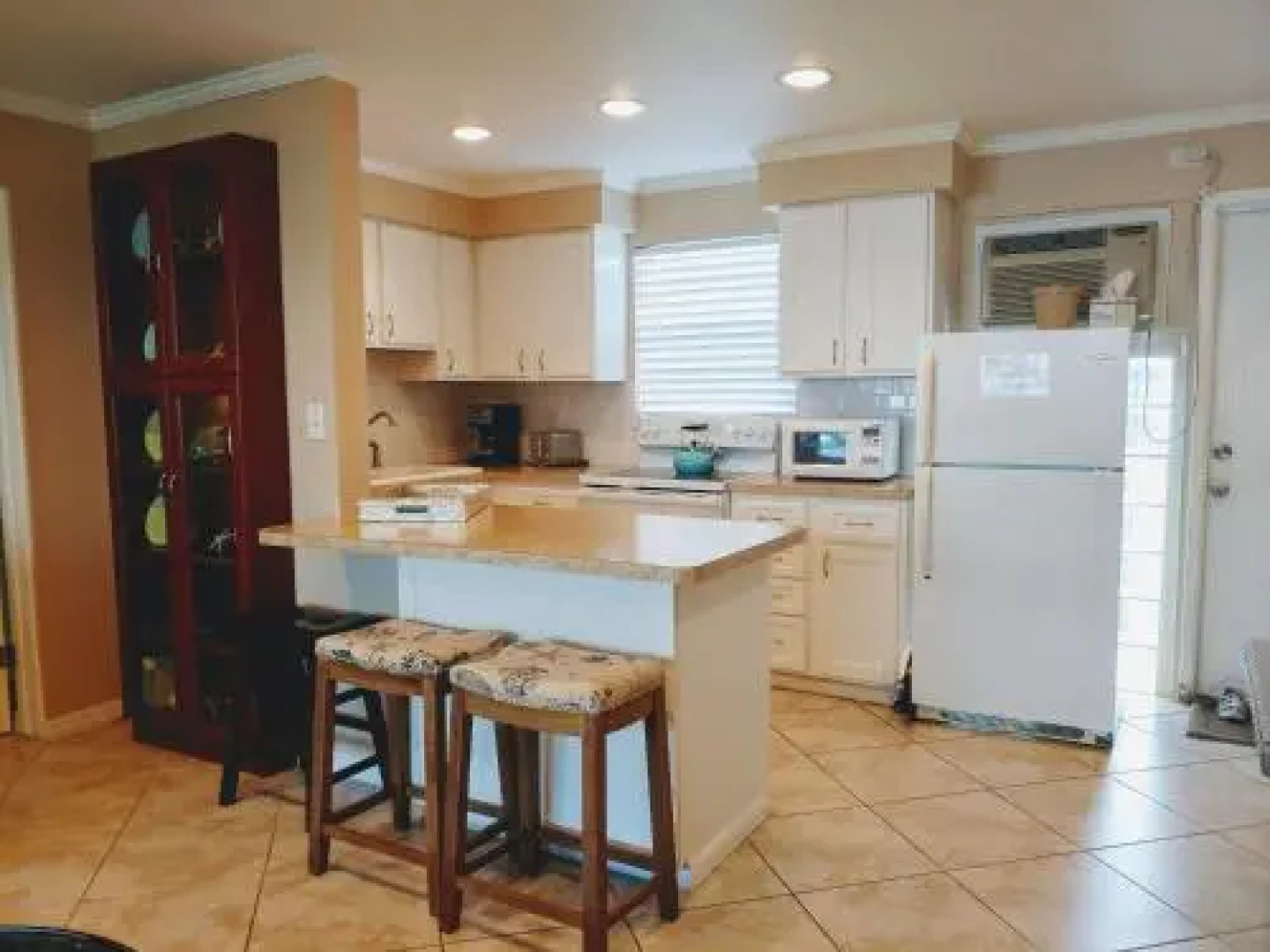 Sunrise Ocean Suites