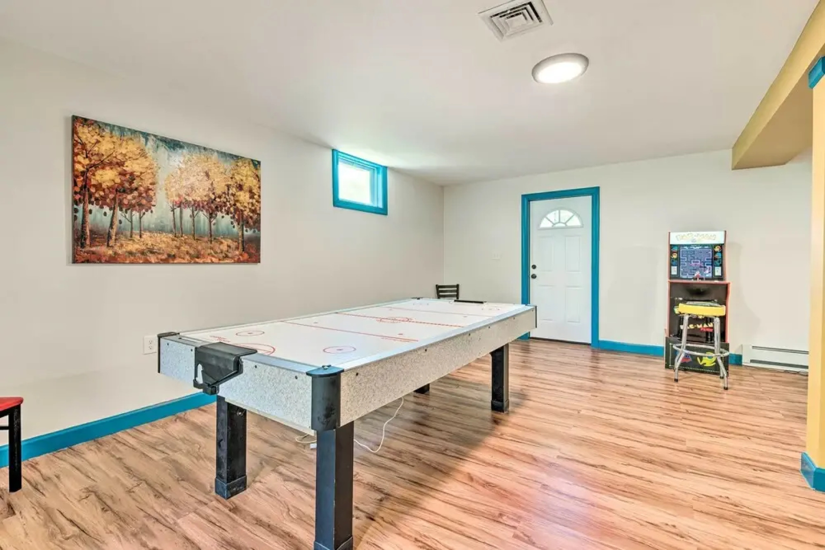 East Stroudsburg Home w/ Fire Pit & Private Pond