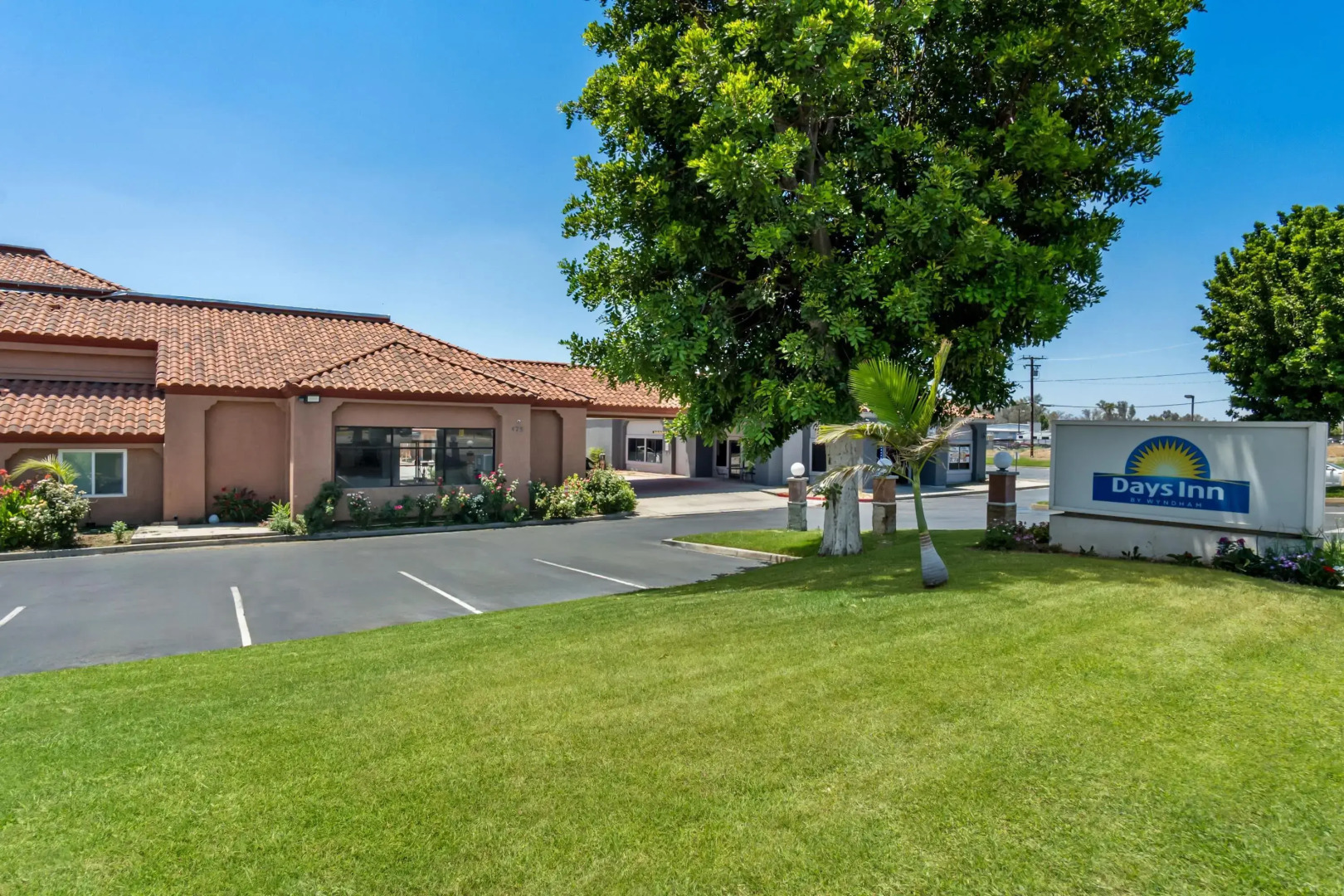 Days Inn by Wyndham Fontana / Rialto