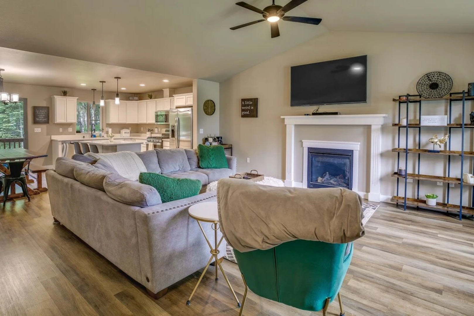 Charming Wasilla Getaway w/ Fireplace & Gas Grill!