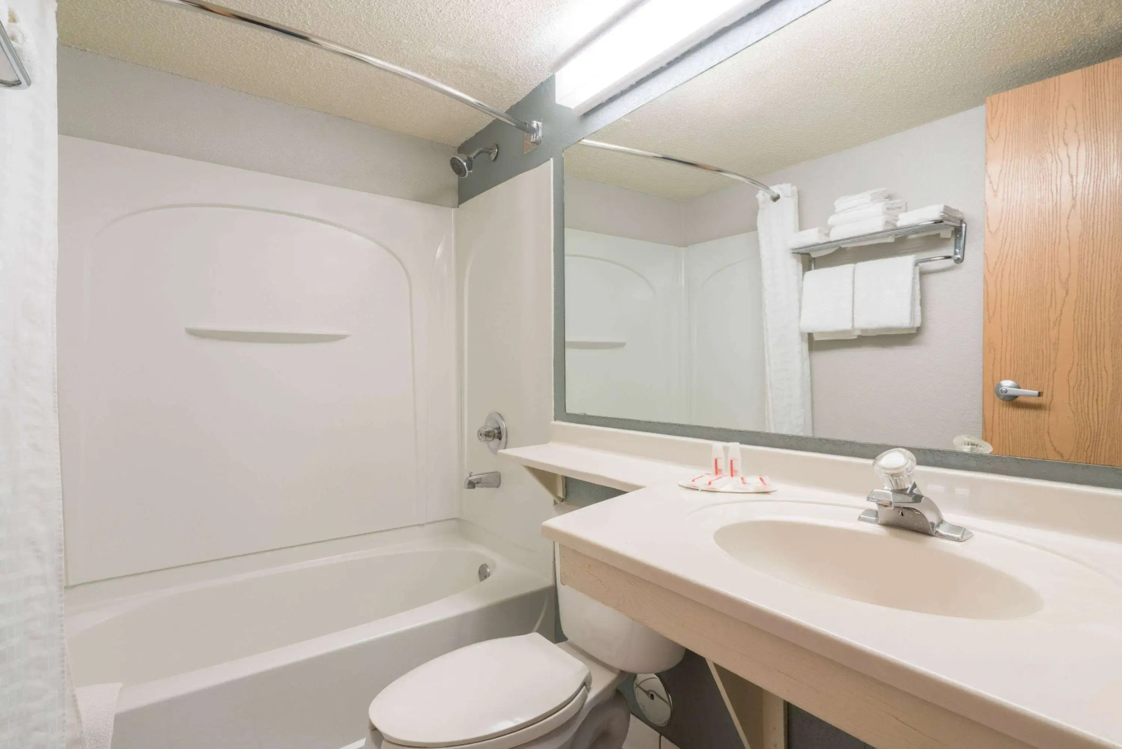 Super 8 by Wyndham Bloomington/Airport