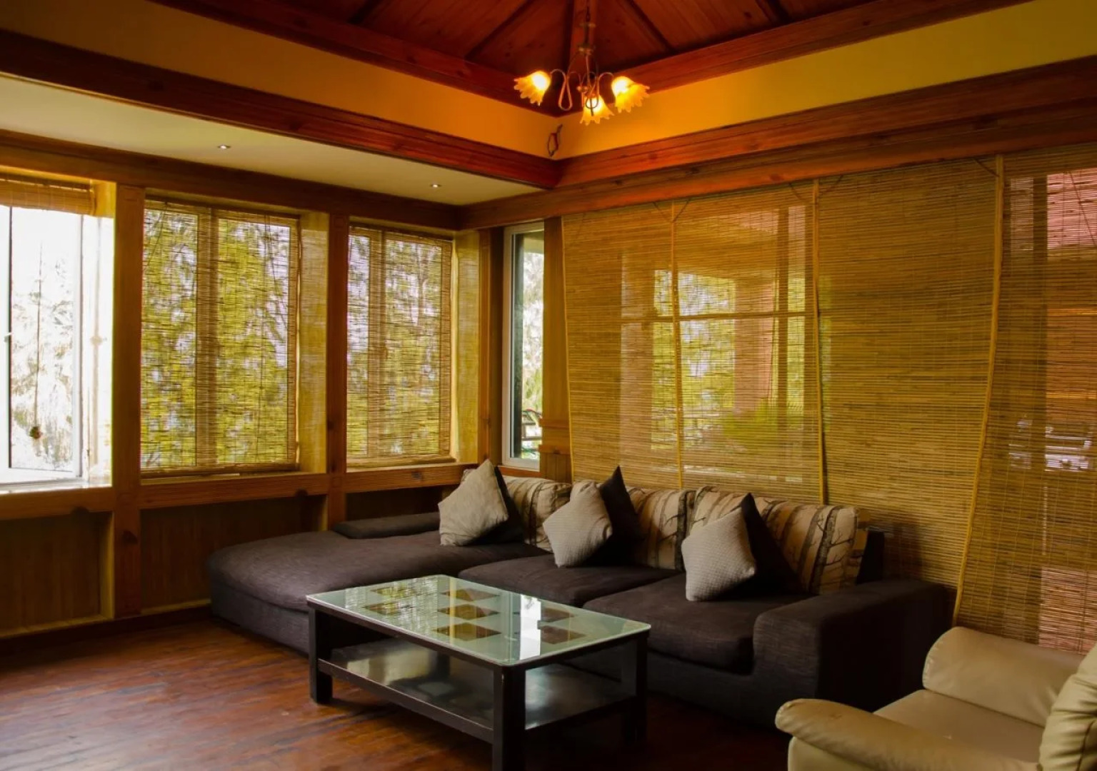 Eureka Serenity Athiri Inn