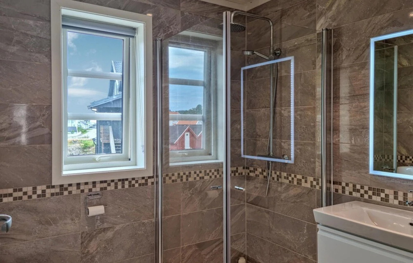 Amazing Home in Spangereid With Wifi and 5 Bedrooms