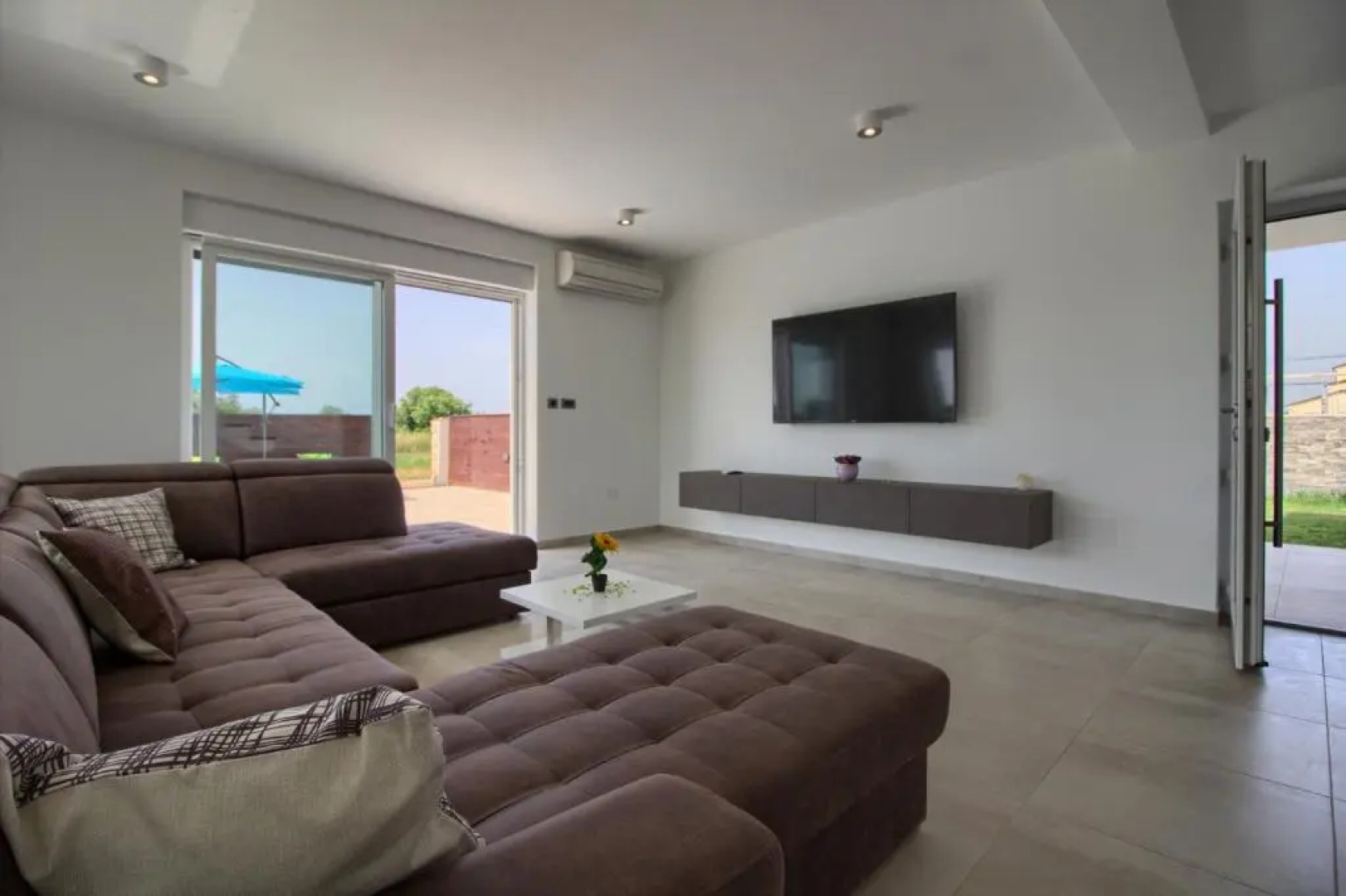 Modern villa Nerina with private pool near Pula