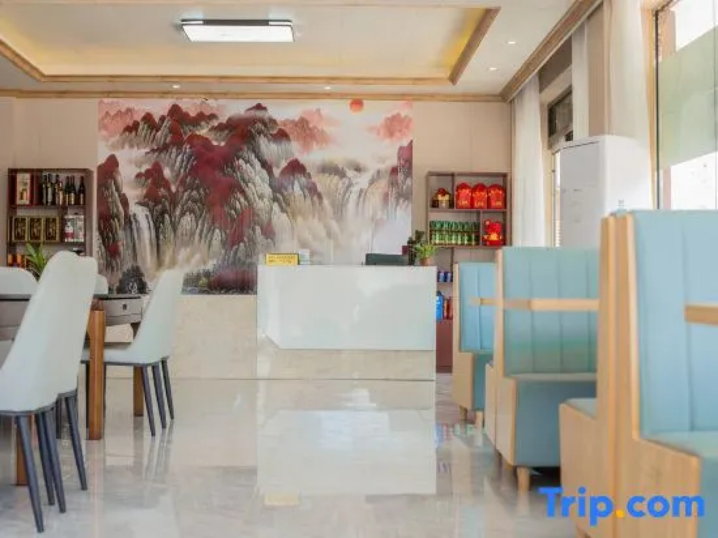 Search of Tasty Treats in Lugu Lake