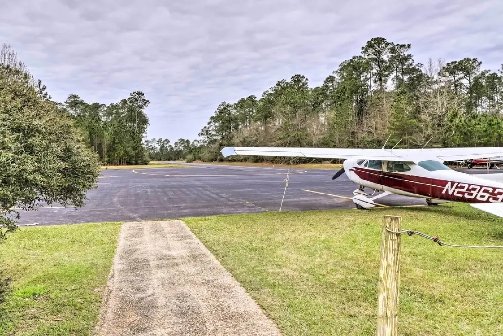 Diamondhead Condo - Marina, Pool Access & Golfing!