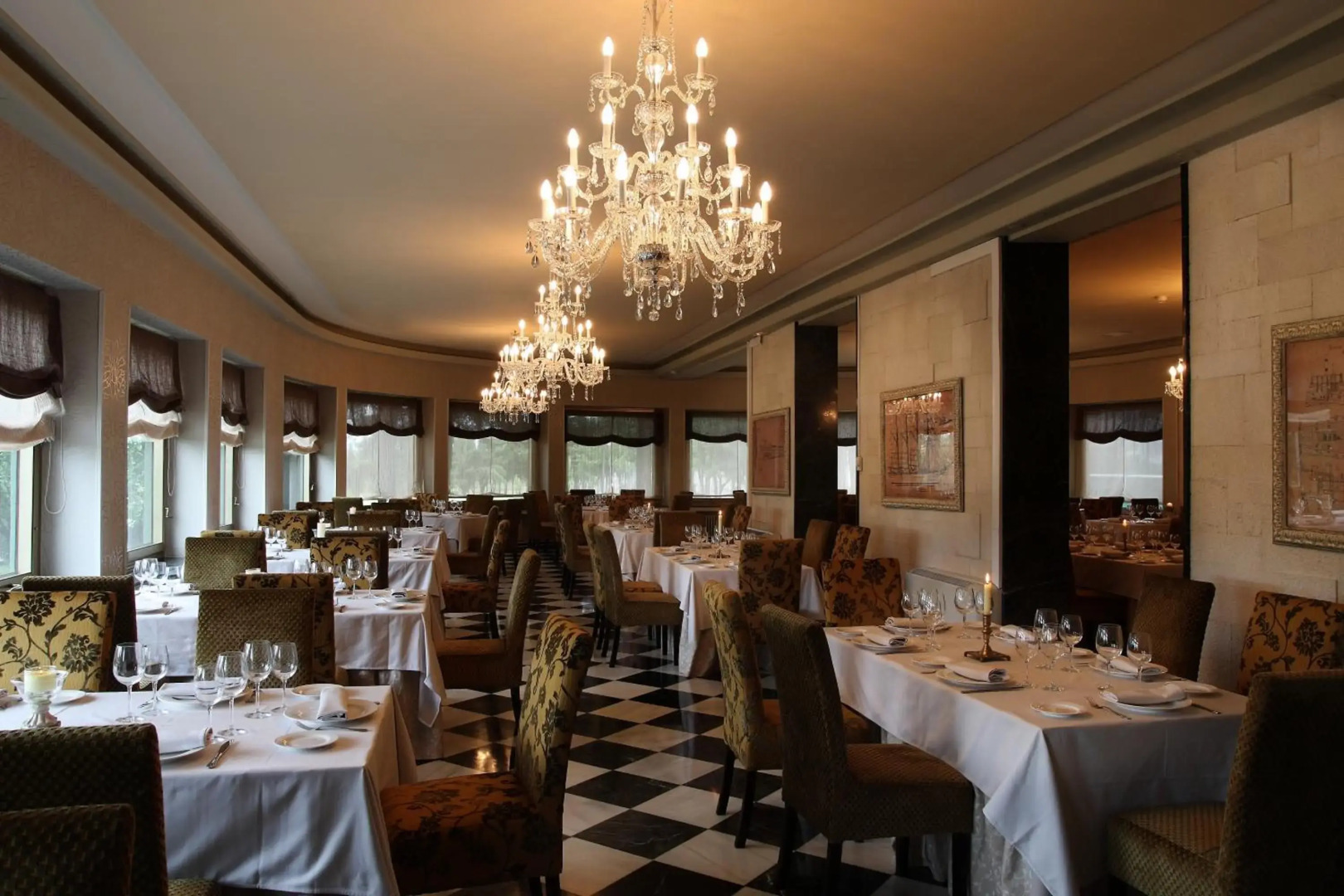 Hotel Restaurante El Valles 4 ESTRELLAS