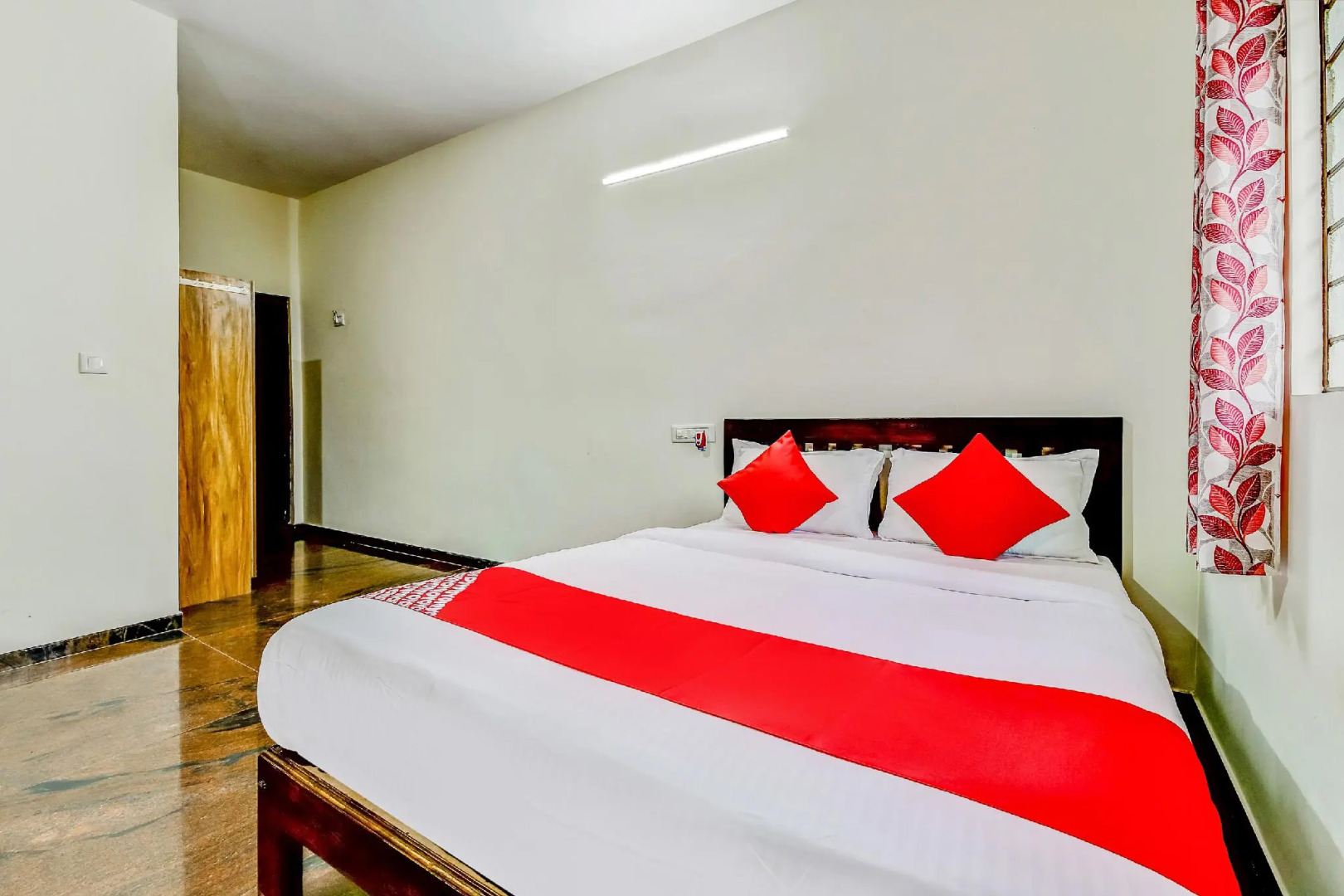 OYO 42776 Royal King