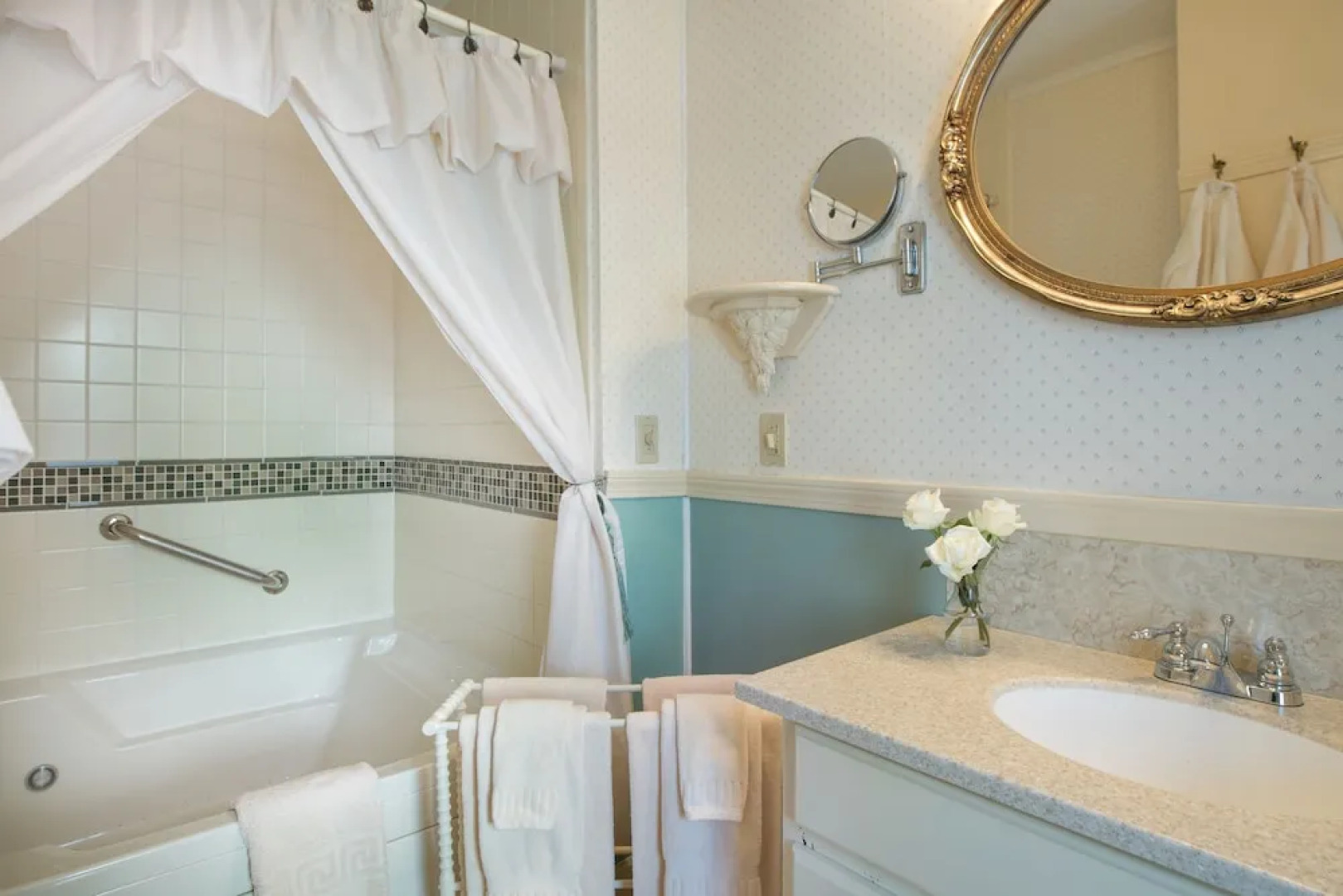 Mira Monte Inn & Suites